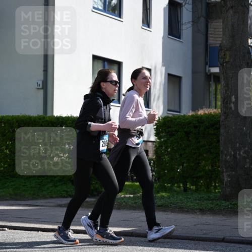 12.04.2026 - 45. Internationalen Wilhelmsburger Insellauf J. Mangold http://msf.ph/oto/9470801 12.04.2026 11:23:05 Ziel 2450, 2928, 2929, 5253, 3273, 2556, 2555, 2555, 5583 meine-sportfotos.de