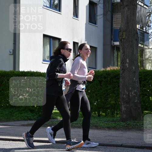 12.04.2026 - 45. Internationalen Wilhelmsburger Insellauf J. Mangold http://msf.ph/oto/9470806 12.04.2026 11:23:05 Ziel 2450, 2928, 2929, 5253, 3273, 2556, 2555, 2555, 5583 meine-sportfotos.de
