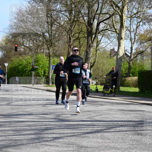 12.04.2026 - 45. Internationalen Wilhelmsburger Insellauf J. Mangold http://msf.ph/oto/9470819 12.04.2026 11:23:22 Ziel 2929, 5253, 3273, 2556, 2555, 5583 meine-sportfotos.de
