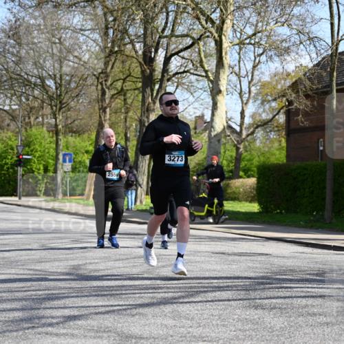 12.04.2026 - 45. Internationalen Wilhelmsburger Insellauf J. Mangold http://msf.ph/oto/9470843 12.04.2026 11:23:23 Ziel 2929, 5253, 3273, 2556, 2555, 5583 meine-sportfotos.de