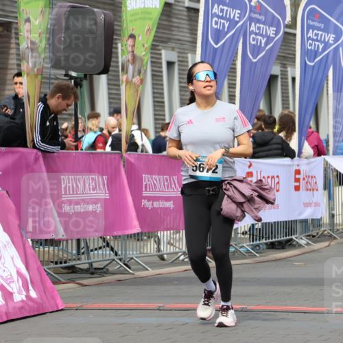 12.04.2026 - 45. Internationalen Wilhelmsburger Insellauf Strokosch-Dieckow http://msf.ph/oto/9470883 12.04.2026 13:38:04 Ziel 5672 meine-sportfotos.de