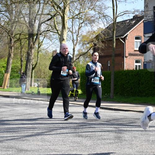 12.04.2026 - 45. Internationalen Wilhelmsburger Insellauf J. Mangold http://msf.ph/oto/9470890 12.04.2026 11:23:25 Ziel 3273, 2556, 2555, 5583 meine-sportfotos.de