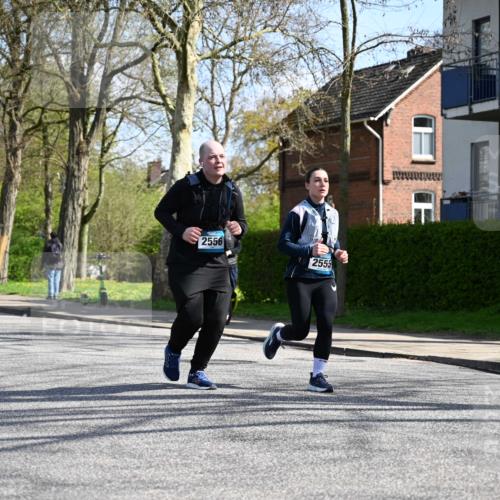 12.04.2026 - 45. Internationalen Wilhelmsburger Insellauf J. Mangold http://msf.ph/oto/9470895 12.04.2026 11:23:25 Ziel 3273, 2556, 2555, 5583 meine-sportfotos.de