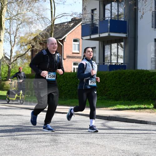 12.04.2026 - 45. Internationalen Wilhelmsburger Insellauf J. Mangold http://msf.ph/oto/9470913 12.04.2026 11:23:25 Ziel 3273, 2556, 2555, 5583 meine-sportfotos.de
