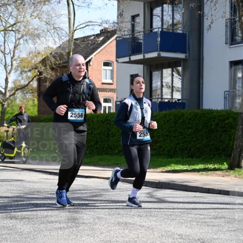 12.04.2026 - 45. Internationalen Wilhelmsburger Insellauf J. Mangold http://msf.ph/oto/9470914 12.04.2026 11:23:25 Ziel 3273, 2556, 2555, 5583 meine-sportfotos.de