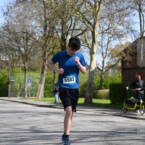 12.04.2026 - 45. Internationalen Wilhelmsburger Insellauf J. Mangold http://msf.ph/oto/9470933 12.04.2026 11:23:28 Ziel 3273, 2556, 2555, 5583 meine-sportfotos.de
