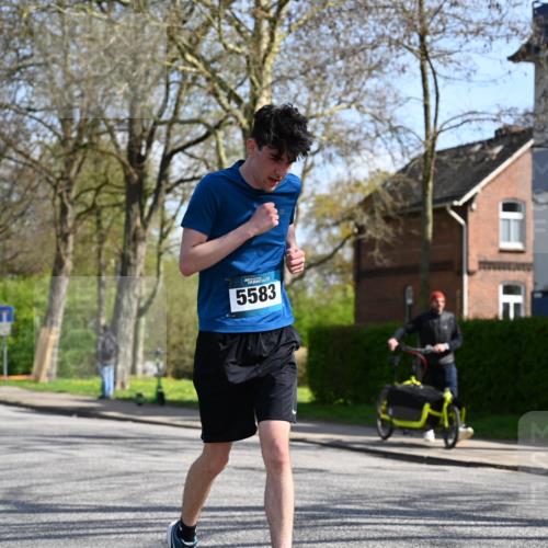 12.04.2026 - 45. Internationalen Wilhelmsburger Insellauf J. Mangold http://msf.ph/oto/9470945 12.04.2026 11:23:28 Ziel 3273, 2556, 2555, 5583 meine-sportfotos.de