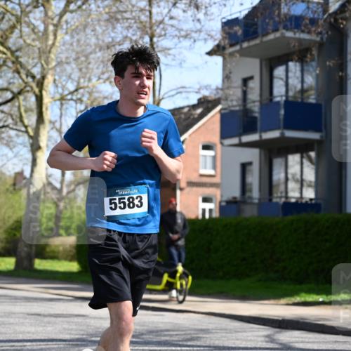 12.04.2026 - 45. Internationalen Wilhelmsburger Insellauf J. Mangold http://msf.ph/oto/9470957 12.04.2026 11:23:28 Ziel 3273, 2556, 2555, 5583 meine-sportfotos.de