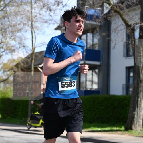 12.04.2026 - 45. Internationalen Wilhelmsburger Insellauf J. Mangold http://msf.ph/oto/9470965 12.04.2026 11:23:29 Ziel 3273, 2556, 2555, 5583 meine-sportfotos.de