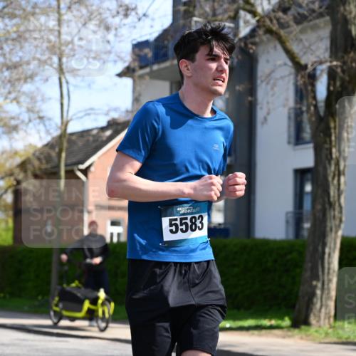 12.04.2026 - 45. Internationalen Wilhelmsburger Insellauf J. Mangold http://msf.ph/oto/9470966 12.04.2026 11:23:29 Ziel 3273, 2556, 2555, 5583 meine-sportfotos.de