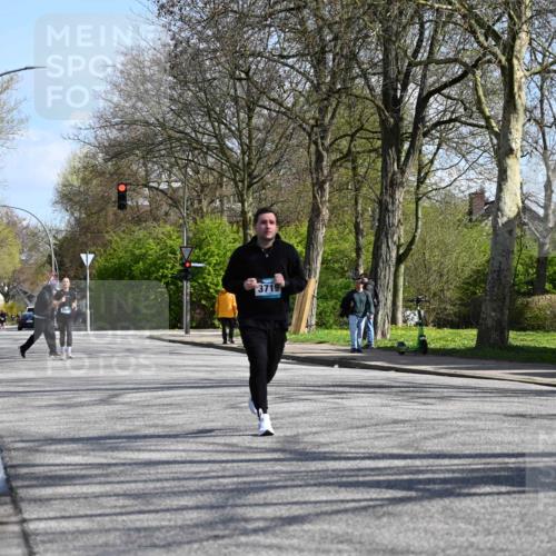 12.04.2026 - 45. Internationalen Wilhelmsburger Insellauf J. Mangold http://msf.ph/oto/9470972 12.04.2026 11:24:22 Ziel 4450, 3719, 3690, 2907 meine-sportfotos.de
