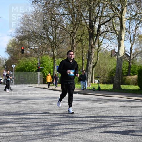 12.04.2026 - 45. Internationalen Wilhelmsburger Insellauf J. Mangold http://msf.ph/oto/9470983 12.04.2026 11:24:23 Ziel 4450, 3719, 3690, 2907 meine-sportfotos.de