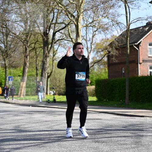 12.04.2026 - 45. Internationalen Wilhelmsburger Insellauf J. Mangold http://msf.ph/oto/9471026 12.04.2026 11:24:24 Ziel 4450, 3719, 3690, 2907 meine-sportfotos.de