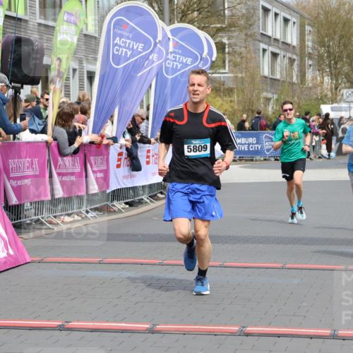 12.04.2026 - 45. Internationalen Wilhelmsburger Insellauf Strokosch-Dieckow http://msf.ph/oto/9471029 12.04.2026 12:52:13 Ziel 5809, 5326, 2787, 5627 meine-sportfotos.de