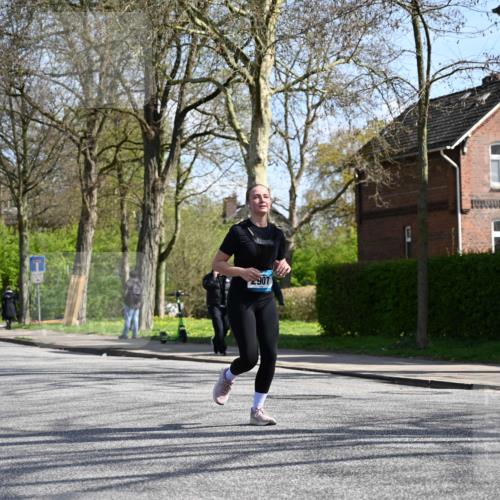 12.04.2026 - 45. Internationalen Wilhelmsburger Insellauf J. Mangold http://msf.ph/oto/9471067 12.04.2026 11:24:31 Ziel 3719, 3690, 2907, 4146 meine-sportfotos.de