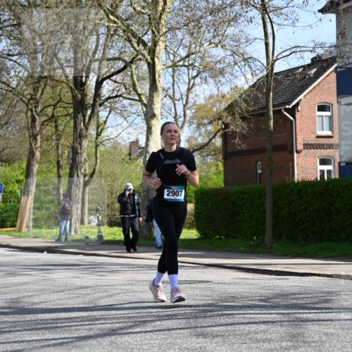12.04.2026 - 45. Internationalen Wilhelmsburger Insellauf J. Mangold http://msf.ph/oto/9471076 12.04.2026 11:24:31 Ziel 3719, 3690, 2907, 4146 meine-sportfotos.de