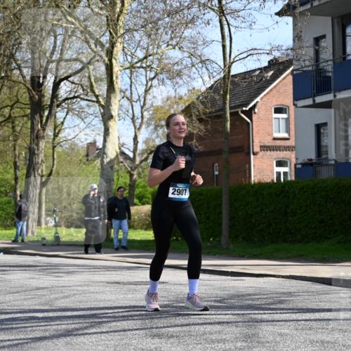 12.04.2026 - 45. Internationalen Wilhelmsburger Insellauf J. Mangold http://msf.ph/oto/9471085 12.04.2026 11:24:31 Ziel 3719, 3690, 2907, 4146 meine-sportfotos.de