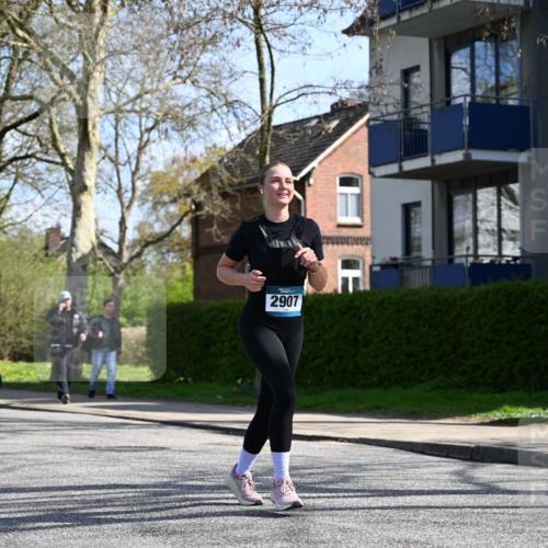 12.04.2026 - 45. Internationalen Wilhelmsburger Insellauf J. Mangold http://msf.ph/oto/9471095 12.04.2026 11:24:32 Ziel 3719, 3690, 2907, 4146 meine-sportfotos.de
