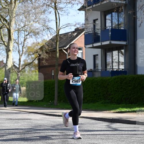 12.04.2026 - 45. Internationalen Wilhelmsburger Insellauf J. Mangold http://msf.ph/oto/9471099 12.04.2026 11:24:32 Ziel 3719, 3690, 2907, 4146 meine-sportfotos.de