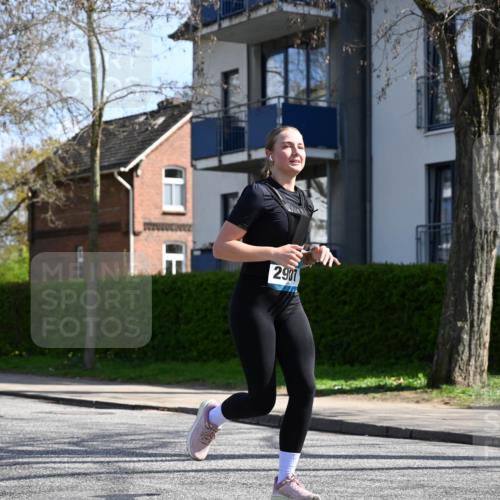 12.04.2026 - 45. Internationalen Wilhelmsburger Insellauf J. Mangold http://msf.ph/oto/9471110 12.04.2026 11:24:32 Ziel 3719, 3690, 2907, 4146 meine-sportfotos.de