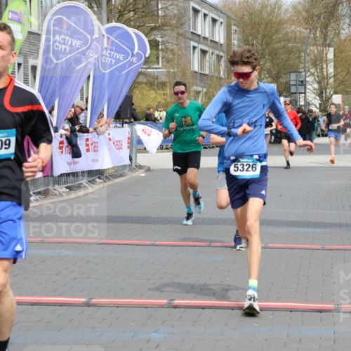 12.04.2026 - 45. Internationalen Wilhelmsburger Insellauf Strokosch-Dieckow http://msf.ph/oto/9471129 12.04.2026 12:52:14 Ziel 5809, 5326, 2787, 5627 meine-sportfotos.de