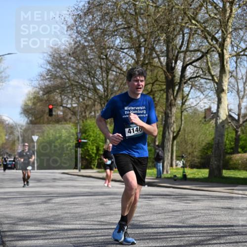 12.04.2026 - 45. Internationalen Wilhelmsburger Insellauf J. Mangold http://msf.ph/oto/9471143 12.04.2026 11:24:57 Ziel 4146, 4519, 4519, 5559, 2025, 2542 meine-sportfotos.de