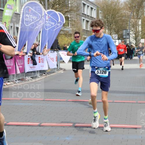 12.04.2026 - 45. Internationalen Wilhelmsburger Insellauf Strokosch-Dieckow http://msf.ph/oto/9471171 12.04.2026 12:52:14 Ziel 5809, 5326, 2787, 5627 meine-sportfotos.de