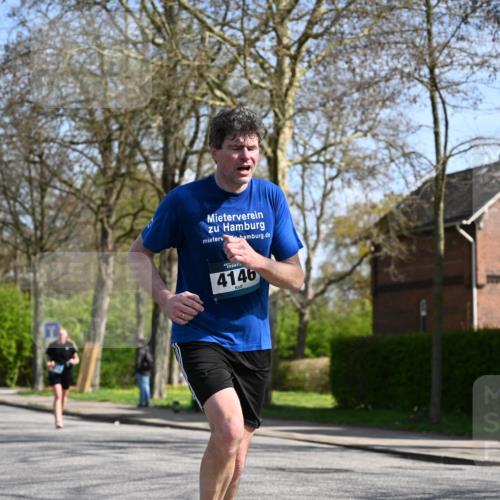 12.04.2026 - 45. Internationalen Wilhelmsburger Insellauf J. Mangold http://msf.ph/oto/9471174 12.04.2026 11:24:58 Ziel 4146, 4519, 5559, 5559, 2025, 2542 meine-sportfotos.de
