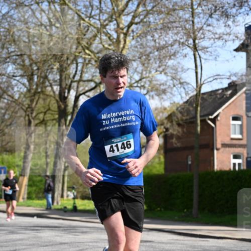 12.04.2026 - 45. Internationalen Wilhelmsburger Insellauf J. Mangold http://msf.ph/oto/9471179 12.04.2026 11:24:58 Ziel 4146, 4519, 5559, 5559, 2025, 2542 meine-sportfotos.de