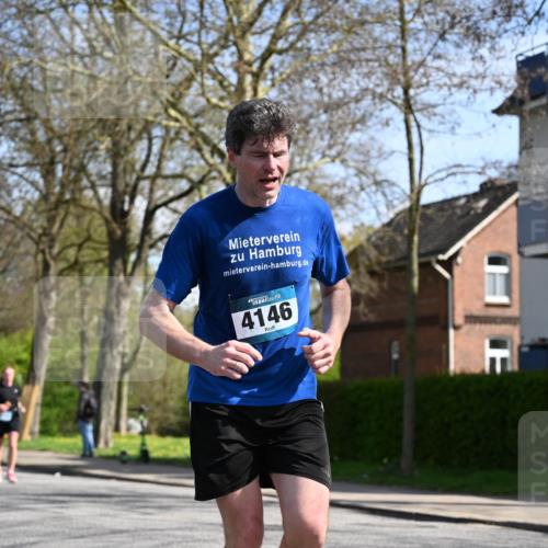12.04.2026 - 45. Internationalen Wilhelmsburger Insellauf J. Mangold http://msf.ph/oto/9471181 12.04.2026 11:24:58 Ziel 4146, 4519, 5559, 5559, 2025, 2542 meine-sportfotos.de