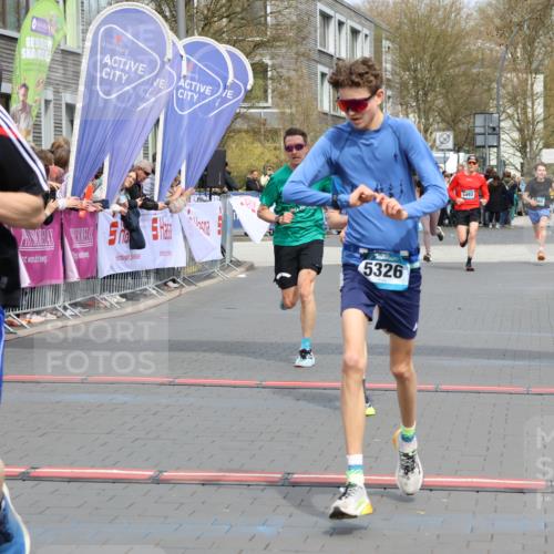 12.04.2026 - 45. Internationalen Wilhelmsburger Insellauf Strokosch-Dieckow http://msf.ph/oto/9471186 12.04.2026 12:52:14 Ziel 5809, 5326, 2787, 5627 meine-sportfotos.de