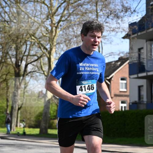 12.04.2026 - 45. Internationalen Wilhelmsburger Insellauf J. Mangold http://msf.ph/oto/9471189 12.04.2026 11:24:58 Ziel 4146, 4519, 5559, 5559, 2025, 2542 meine-sportfotos.de
