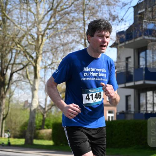 12.04.2026 - 45. Internationalen Wilhelmsburger Insellauf J. Mangold http://msf.ph/oto/9471192 12.04.2026 11:24:58 Ziel 4146, 4519, 5559, 5559, 2025, 2542 meine-sportfotos.de