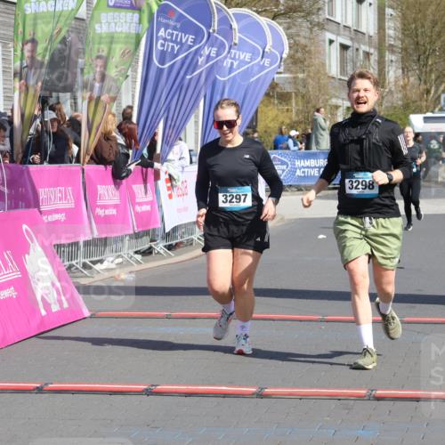 12.04.2026 - 45. Internationalen Wilhelmsburger Insellauf Strokosch-Dieckow http://msf.ph/oto/9471194 12.04.2026 11:27:24 Ziel 3298, 3297 meine-sportfotos.de