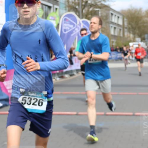 12.04.2026 - 45. Internationalen Wilhelmsburger Insellauf Strokosch-Dieckow http://msf.ph/oto/9471196 12.04.2026 12:52:16 Ziel 5809, 5326, 2787, 5627, 5493, 4560 meine-sportfotos.de