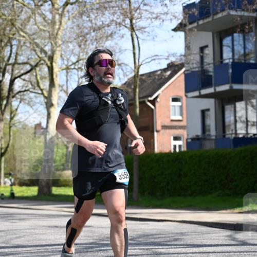 12.04.2026 - 45. Internationalen Wilhelmsburger Insellauf J. Mangold http://msf.ph/oto/9471229 12.04.2026 11:25:06 Ziel 4146, 4519, 5559, 2025, 2542, 2542, 3168, 3775 meine-sportfotos.de