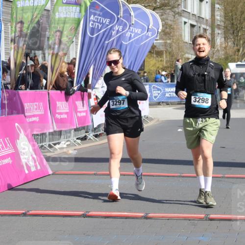 12.04.2026 - 45. Internationalen Wilhelmsburger Insellauf Strokosch-Dieckow http://msf.ph/oto/9471232 12.04.2026 11:27:24 Ziel 3298, 3297 meine-sportfotos.de