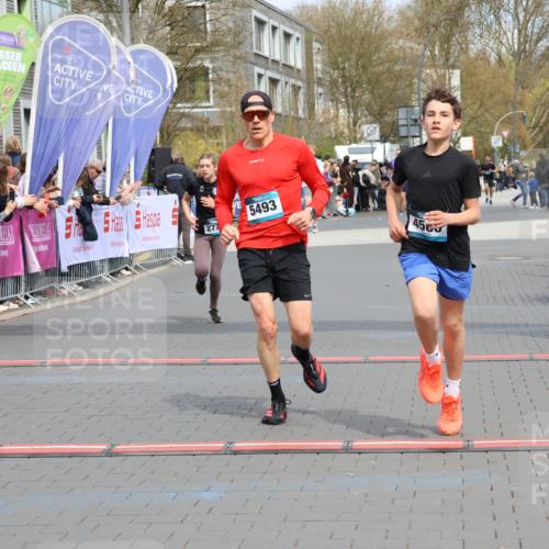 12.04.2026 - 45. Internationalen Wilhelmsburger Insellauf Strokosch-Dieckow http://msf.ph/oto/9471268 12.04.2026 12:52:19 Ziel 2787, 5627, 5493, 4560, 2779 meine-sportfotos.de