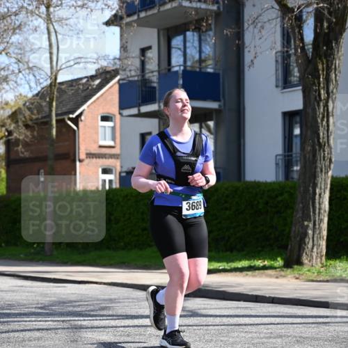 12.04.2026 - 45. Internationalen Wilhelmsburger Insellauf J. Mangold http://msf.ph/oto/9471276 12.04.2026 11:25:24 Ziel 2025, 2542, 3168, 3775, 3253 meine-sportfotos.de