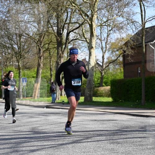 12.04.2026 - 45. Internationalen Wilhelmsburger Insellauf J. Mangold http://msf.ph/oto/9471313 12.04.2026 11:25:30 Ziel 2025, 2542, 3168, 3775, 3253, 2207 meine-sportfotos.de