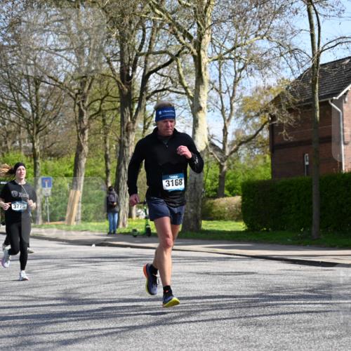12.04.2026 - 45. Internationalen Wilhelmsburger Insellauf J. Mangold http://msf.ph/oto/9471316 12.04.2026 11:25:30 Ziel 2025, 2542, 3168, 3775, 3253, 2207 meine-sportfotos.de