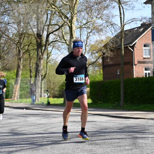 12.04.2026 - 45. Internationalen Wilhelmsburger Insellauf J. Mangold http://msf.ph/oto/9471326 12.04.2026 11:25:30 Ziel 2025, 2542, 3168, 3775, 3253, 2207 meine-sportfotos.de