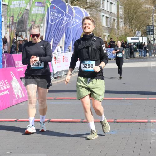 12.04.2026 - 45. Internationalen Wilhelmsburger Insellauf Strokosch-Dieckow http://msf.ph/oto/9471329 12.04.2026 11:27:25 Ziel 3298, 3297 meine-sportfotos.de