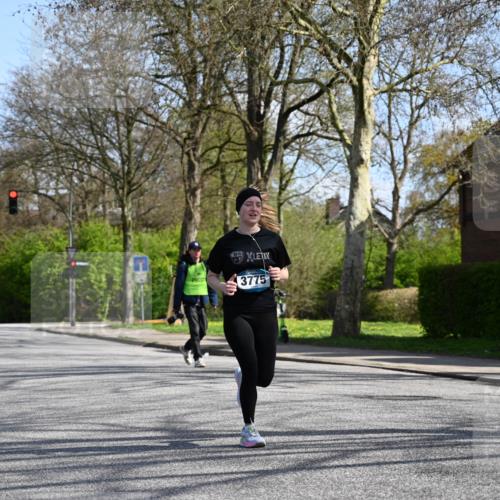 12.04.2026 - 45. Internationalen Wilhelmsburger Insellauf J. Mangold http://msf.ph/oto/9471332 12.04.2026 11:25:31 Ziel 2025, 2542, 3168, 3775, 3253, 2207 meine-sportfotos.de