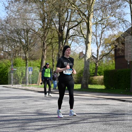 12.04.2026 - 45. Internationalen Wilhelmsburger Insellauf J. Mangold http://msf.ph/oto/9471337 12.04.2026 11:25:32 Ziel 2025, 2542, 3168, 3775, 3253, 2207 meine-sportfotos.de