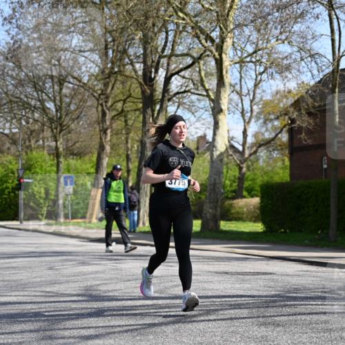 12.04.2026 - 45. Internationalen Wilhelmsburger Insellauf J. Mangold http://msf.ph/oto/9471339 12.04.2026 11:25:32 Ziel 2025, 2542, 3168, 3775, 3253, 2207 meine-sportfotos.de