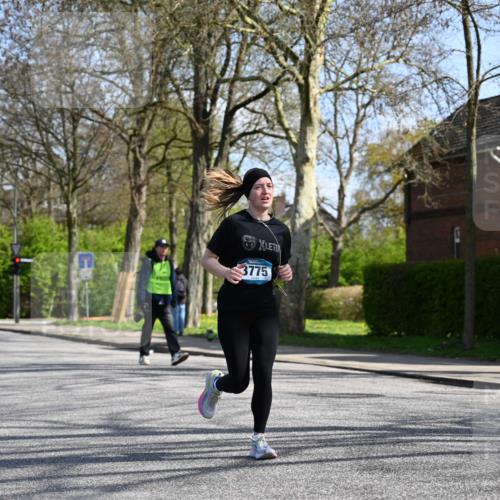 12.04.2026 - 45. Internationalen Wilhelmsburger Insellauf J. Mangold http://msf.ph/oto/9471343 12.04.2026 11:25:32 Ziel 2025, 2542, 3168, 3775, 3253, 2207 meine-sportfotos.de
