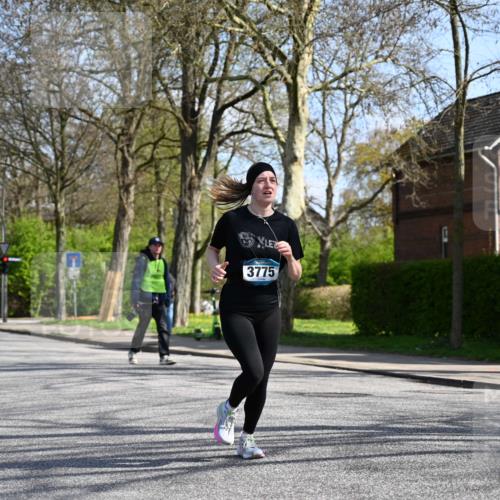 12.04.2026 - 45. Internationalen Wilhelmsburger Insellauf J. Mangold http://msf.ph/oto/9471344 12.04.2026 11:25:32 Ziel 2025, 2542, 3168, 3775, 3253, 2207 meine-sportfotos.de