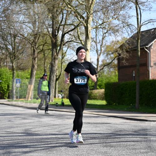 12.04.2026 - 45. Internationalen Wilhelmsburger Insellauf J. Mangold http://msf.ph/oto/9471346 12.04.2026 11:25:32 Ziel 2025, 2542, 3168, 3775, 3253, 2207 meine-sportfotos.de