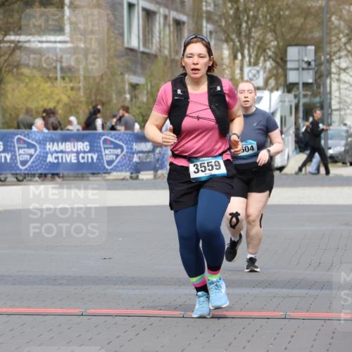 12.04.2026 - 45. Internationalen Wilhelmsburger Insellauf Strokosch-Dieckow http://msf.ph/oto/9471357 12.04.2026 13:37:25 Ziel 3559, 5604 meine-sportfotos.de